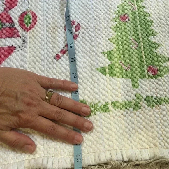 Vintage retro rug 24”x43” Mid Century styling. Santa, bells, candy canes, trees - Picture 8 of 9